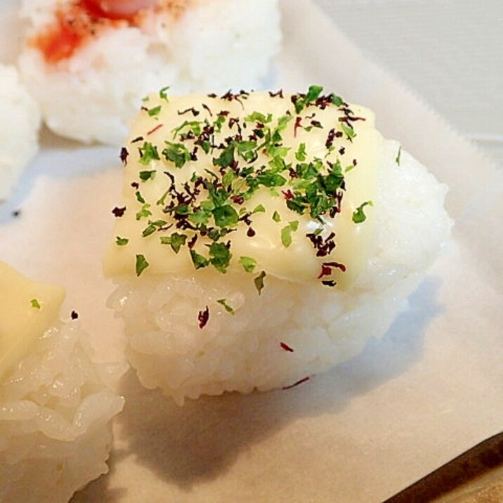 青のり ゆかりで チーズの焼きおにぎり レシピ 作り方 By ぷ みぃまま 楽天レシピ 青のり ゆかりで チーズの焼きおにぎり レシピ 作り方 By ぷ みぃまま 楽天レシピ